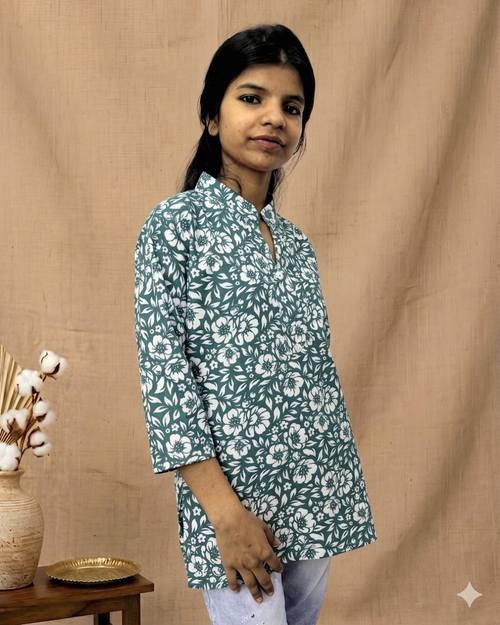ZUNMA, Classic Green Floral Printed Short Kurti with Mandarin Collar